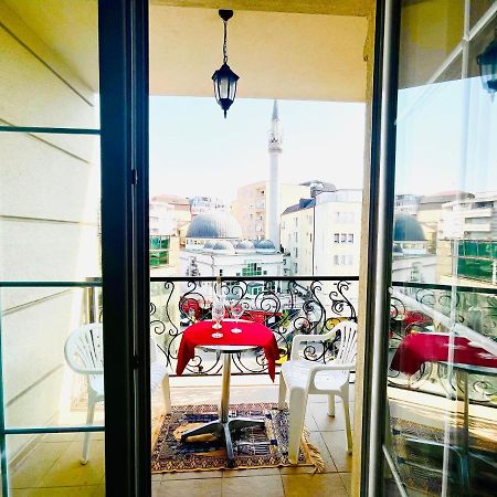 4 Llullat - City Center Apartment Pristina Eksteriør billede