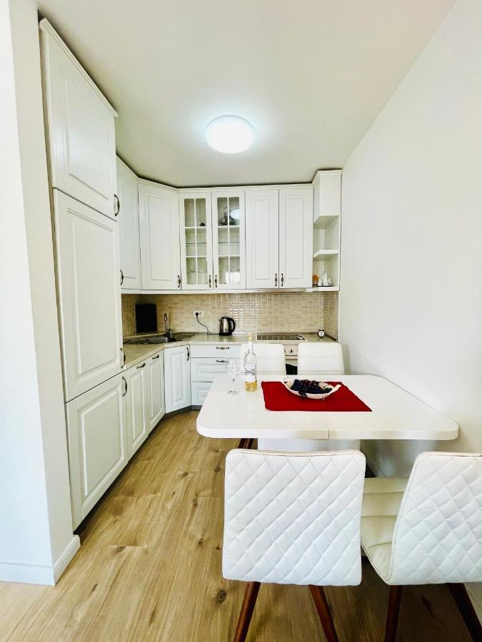 4 Llullat - City Center Apartment Pristina Eksteriør billede