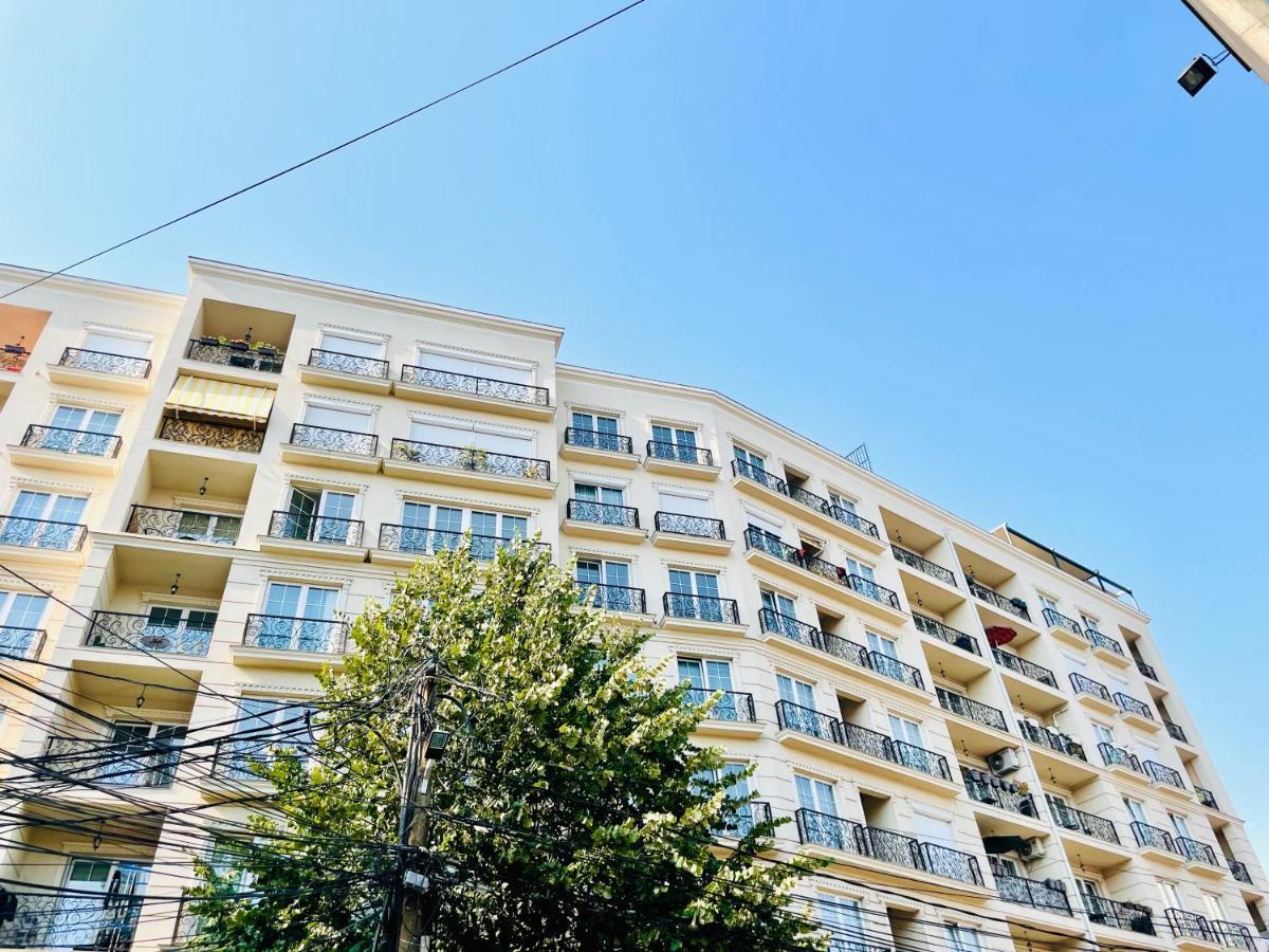 4 Llullat - City Center Apartment Pristina Eksteriør billede