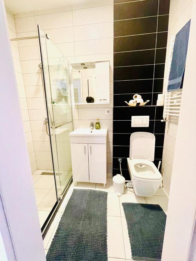 4 Llullat - City Center Apartment Pristina Eksteriør billede